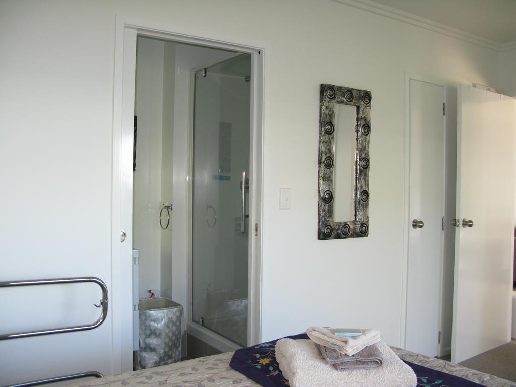 Bay View Retreat Apartment Whangarei Heads ภายนอก รูปภาพ